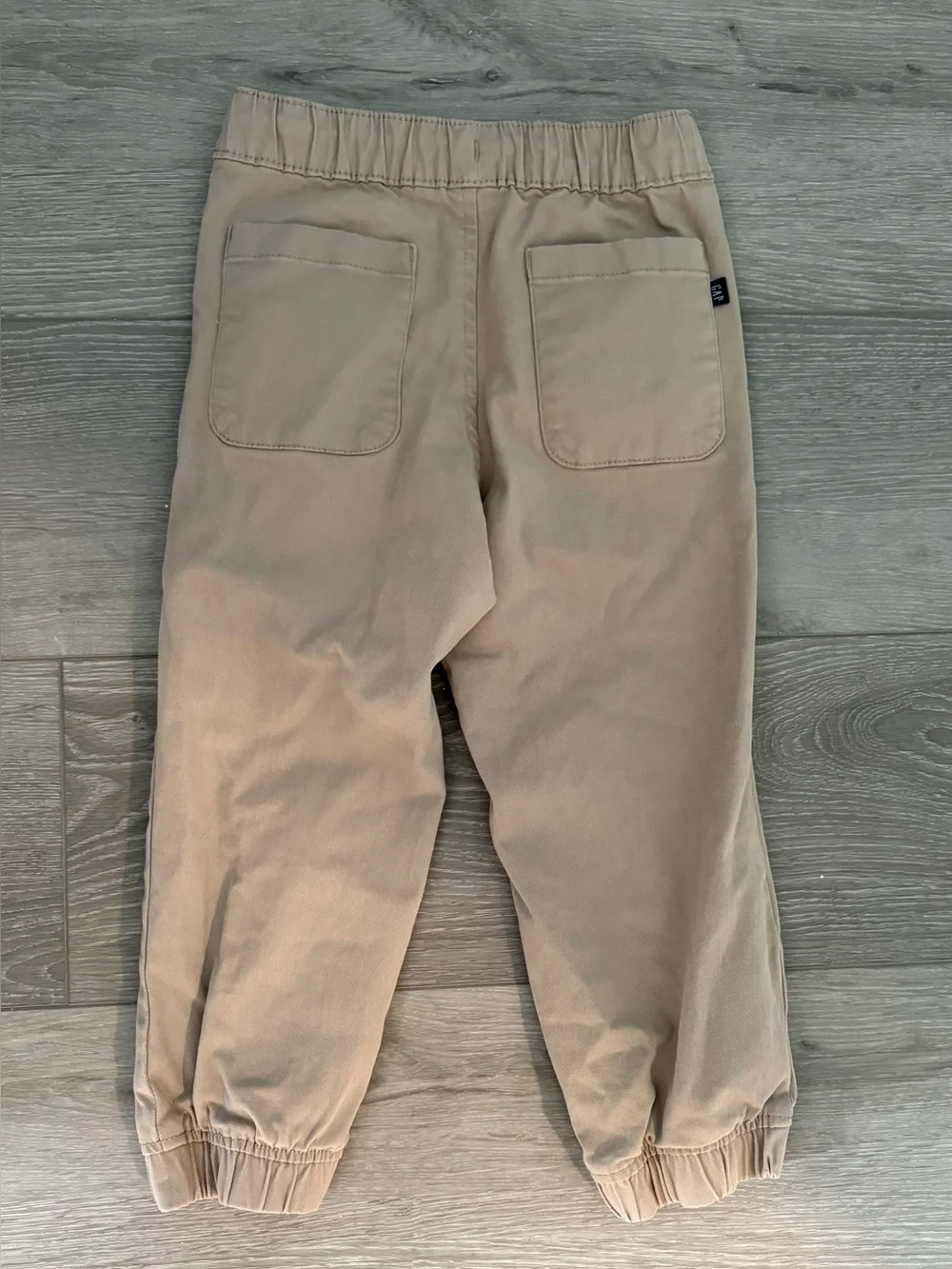 Gap Kids Casual Drawstring Jogger Pants in Beige. Boys size 4/5